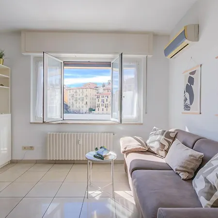 Francia - In Town Center - Happy Apartment